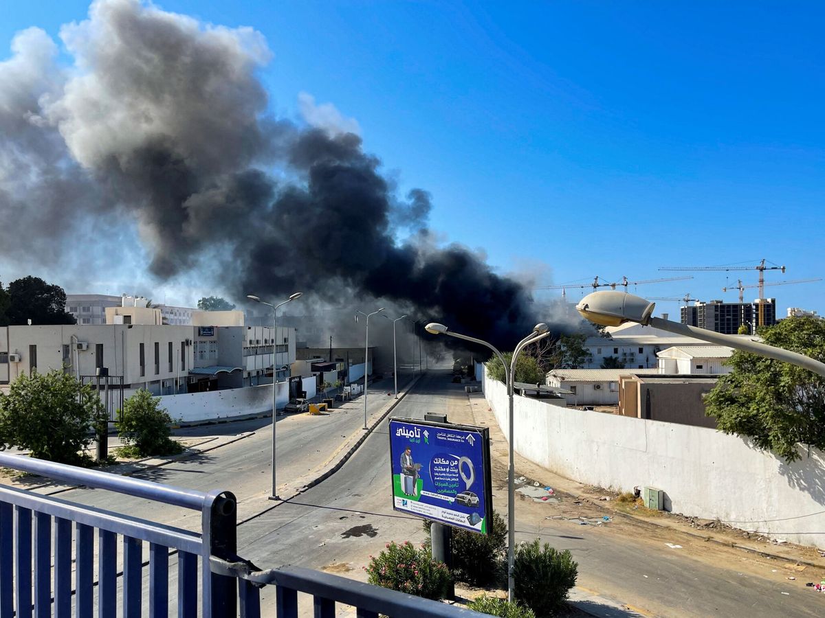 Foto: Incidentes en las calles de Trípoli (Libia). (Reuters/Hazem Ahmed)
