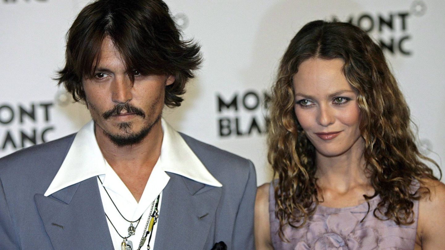 Johnny Depp, con Vanessa Paradis en 2006. (EFE/Martial Trezzini)