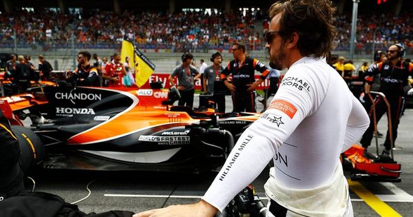 Foto: Alonso, ante su McLaren en Austria. (McLaren F1).
