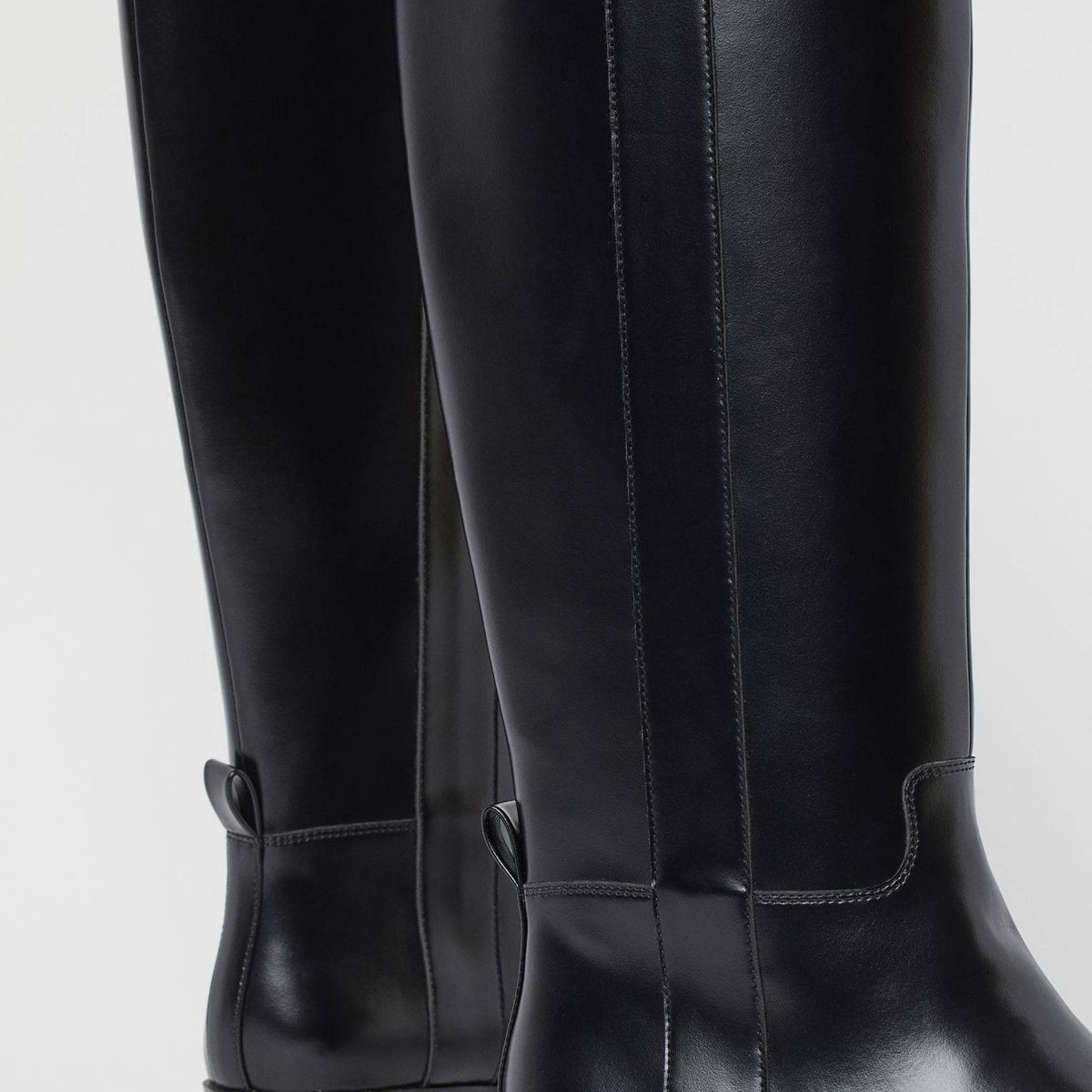 H&M tiene las botas negras sin perfectas para cualquier fondo de armario
