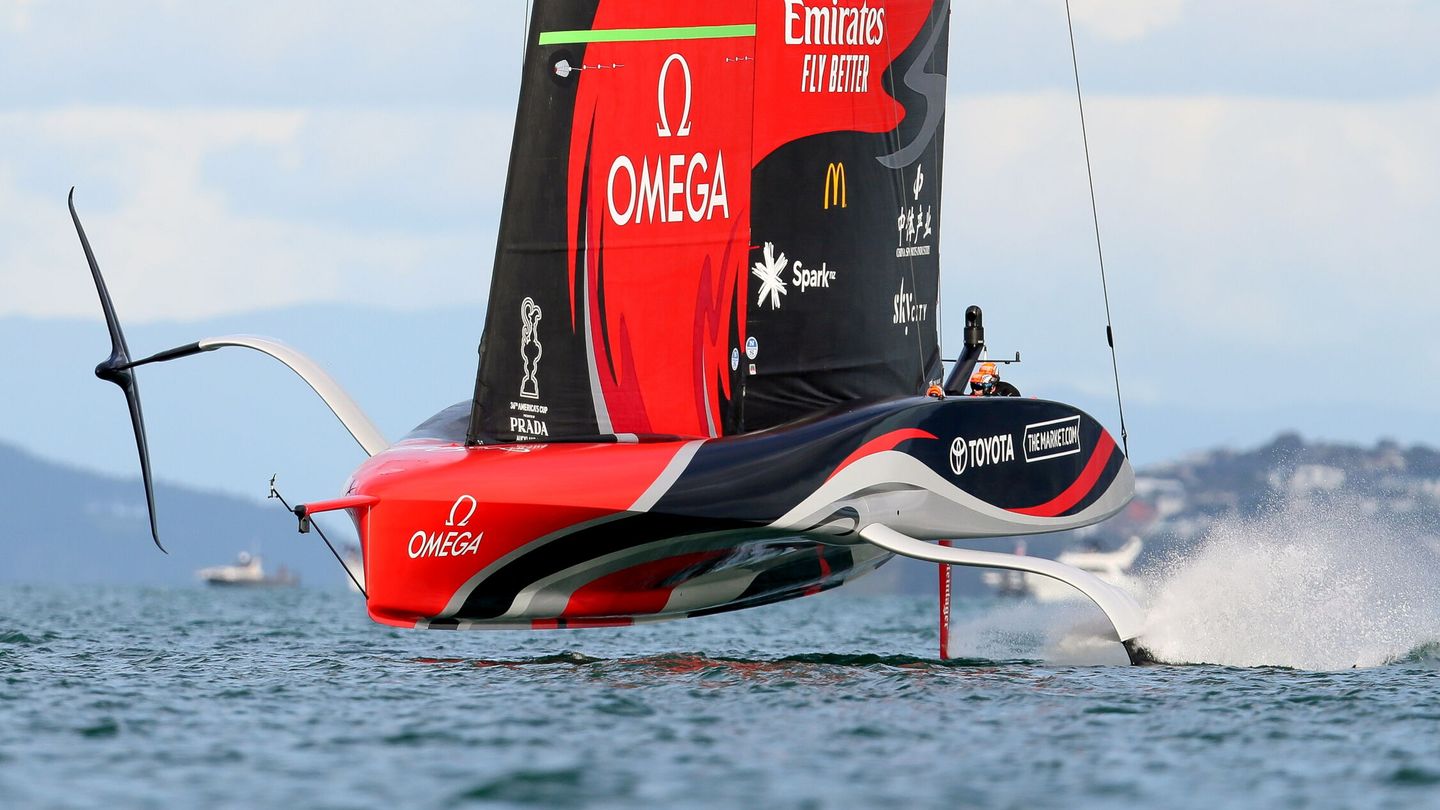 El barco del Emirates Team New Zealand, ganador de la edición de la America's Cup en Auckland en 2021. (Reuters)