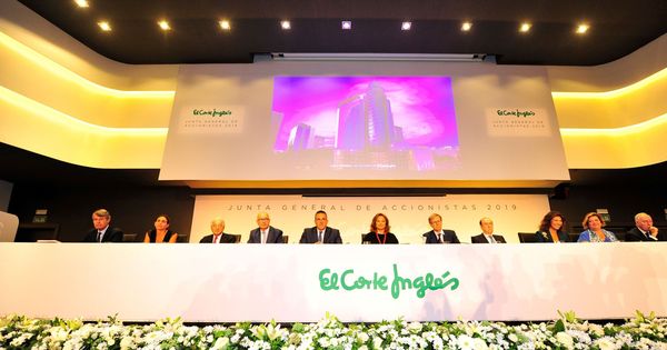 Foto: El Consejo de El Corte Inglés durante la junta de accionistas. (EFE)