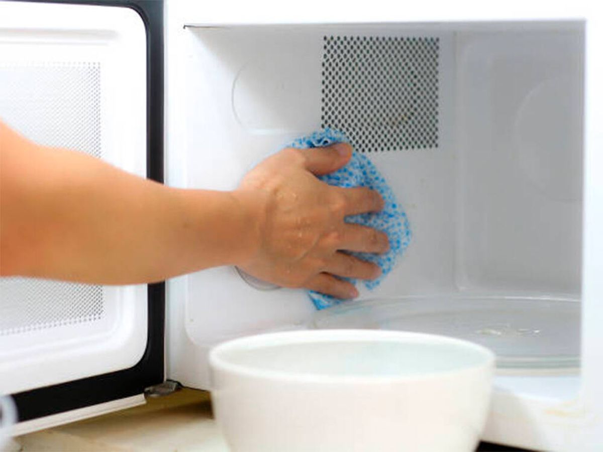 Foto: El truco definitivo para blanquear el plástico amarillento de los electrodomésticos (iStock)