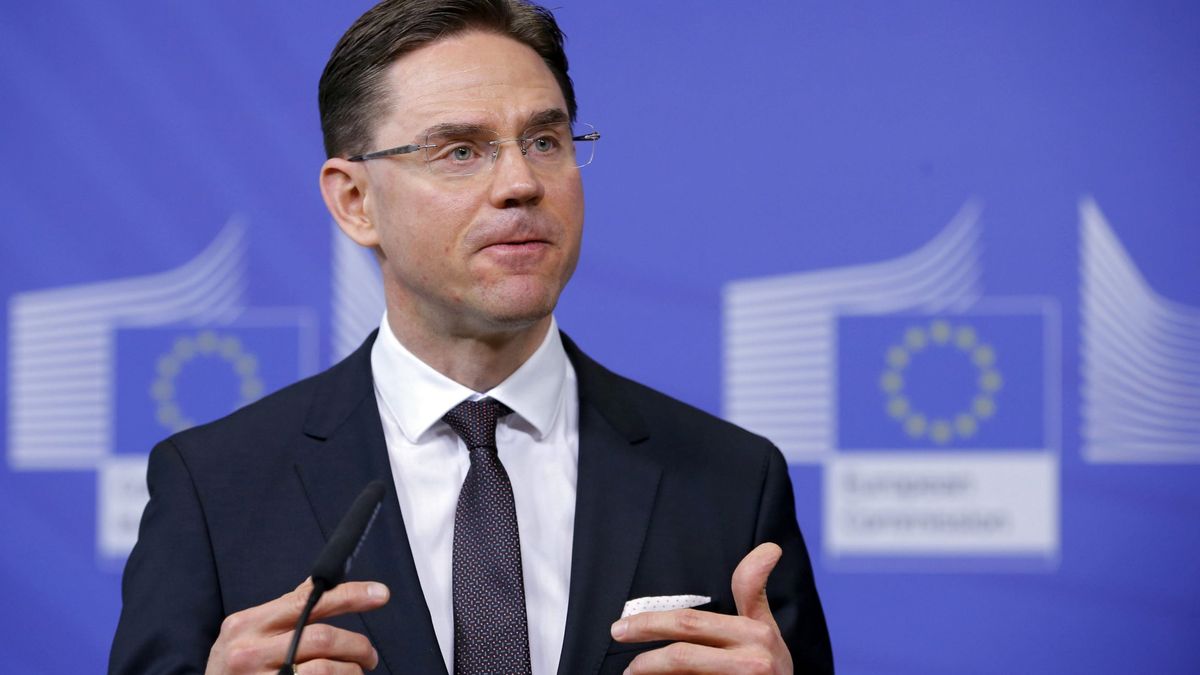 El "furioso" vicepresidente de la Comisión Europea: "Es totalmente inaceptable"