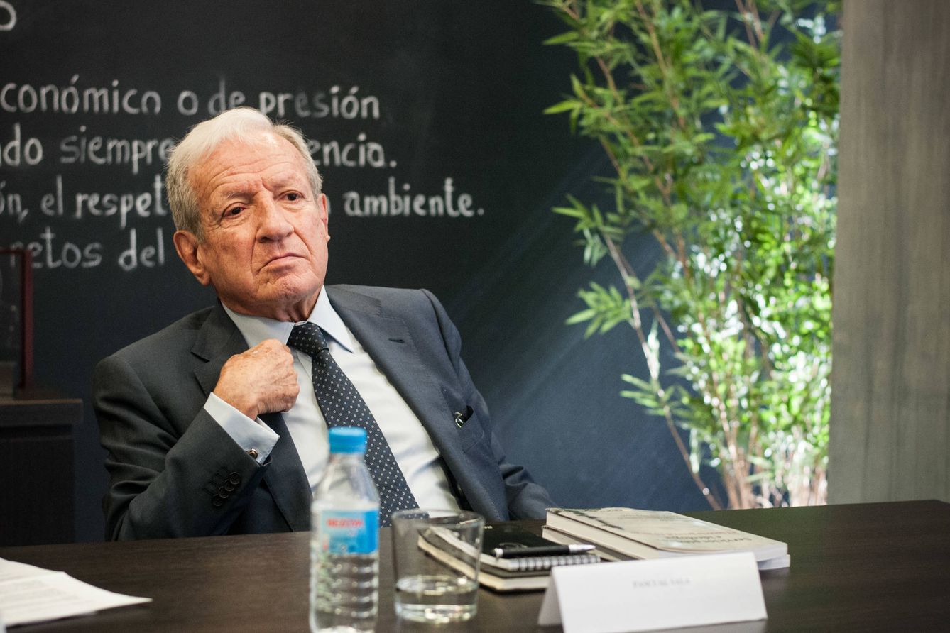 Pascual Sala, coautor de 'Servicios públicos e ideología: el interés general en juego'.