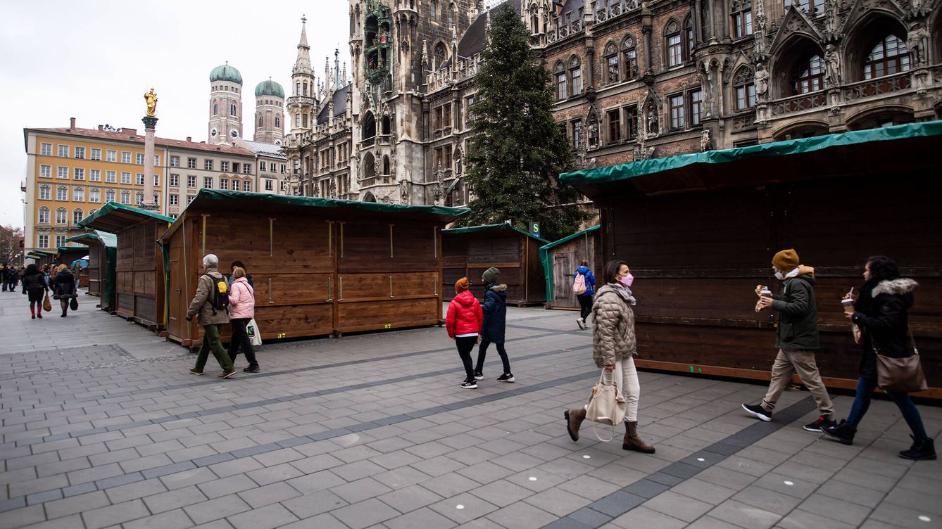 Foto: El mercado navideño de Marienplatz en Múnich, cerrado por las restricciones. (Getty/Lukas Barth)