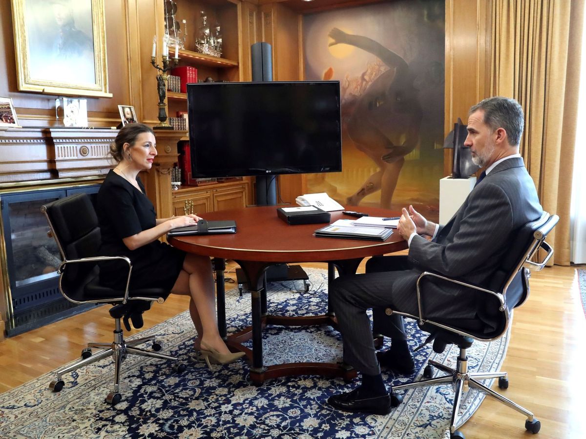 Foto: El rey Felipe VI, durante la reunión que mantuvo este lunes con la ministra de Trabajo y Economía Social, Yolanda Díaz. Foto: Efe