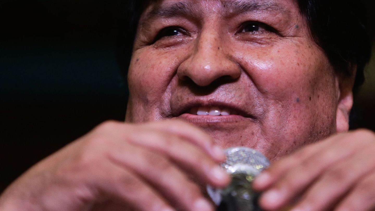 El expresidente de Bolivia Evo Morales en una rueda de prensa esta noche en Buenos Aires (Argentina). (EFE)