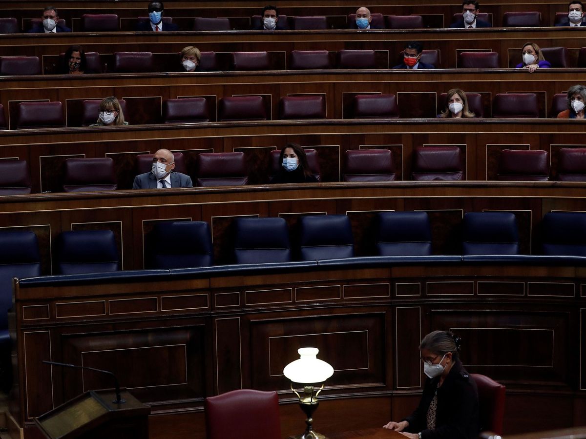 Foto: El escaño del presidente del Gobierno, vacío durante el debate. (EFE)