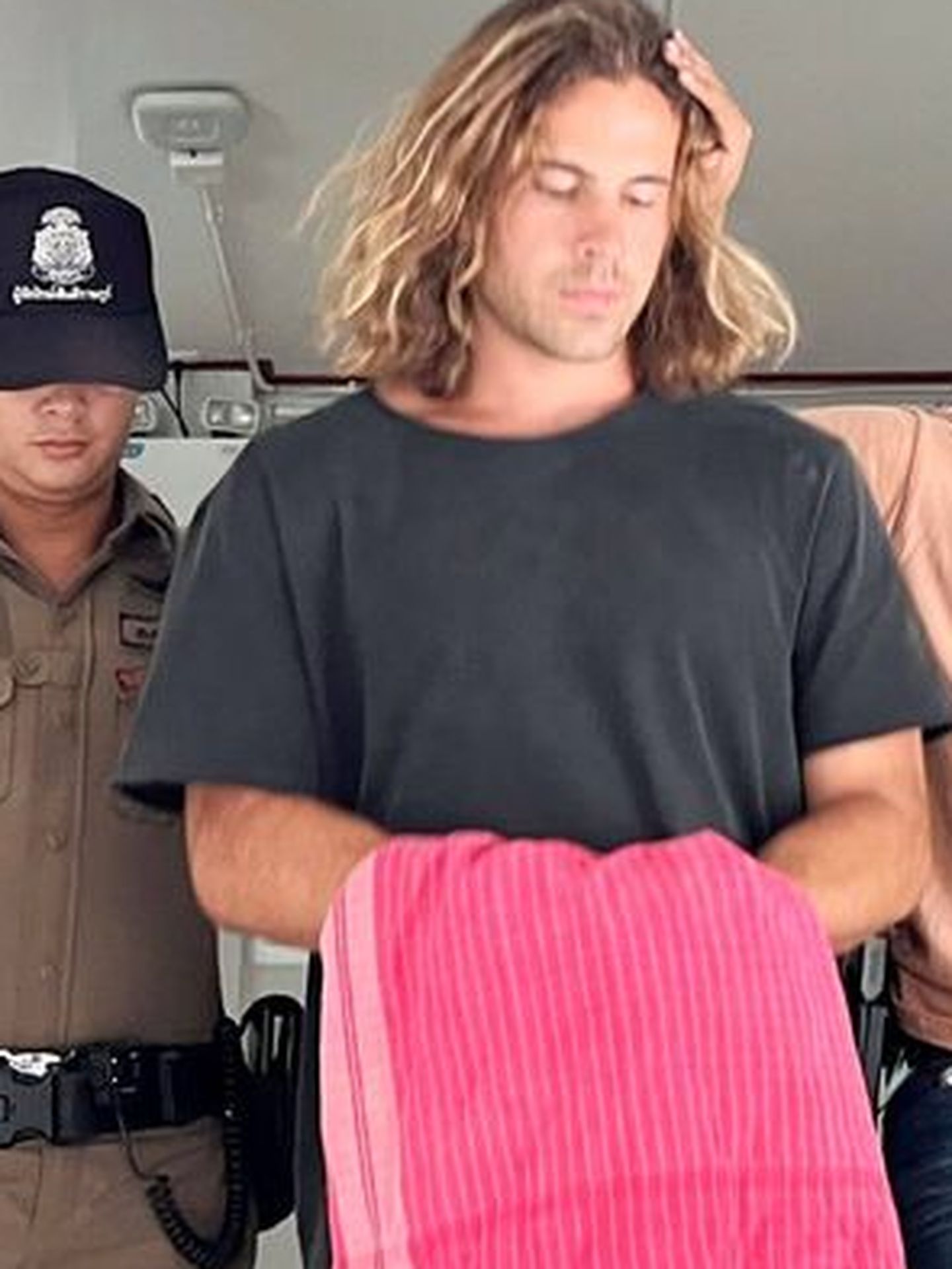 Daniel Sancho, en una imagen de archivo con la policía de Tailandia. (EFE)