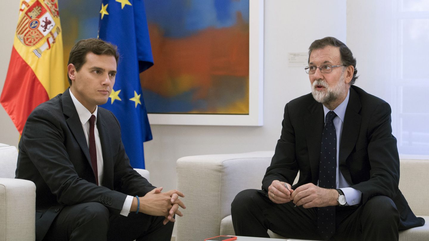 Mariano Rajoy y Albert Rivera, durante una reunión en Moncloa. (EFE)