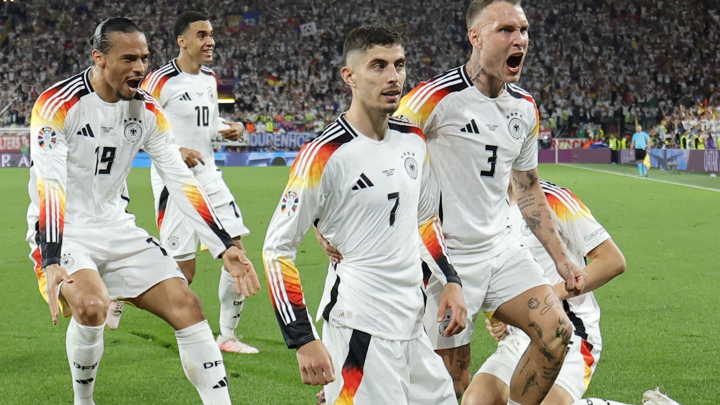 Los jugadores de Alemania, tras el gol de Kai Havertz (EFE/EPA/RONALD WITTEK).