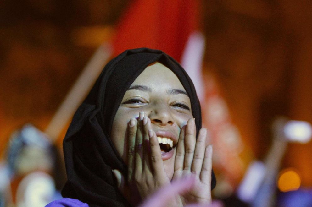 Una simpatizante del partido islamista durante un acto de campaña en Túnez (Reuters). 