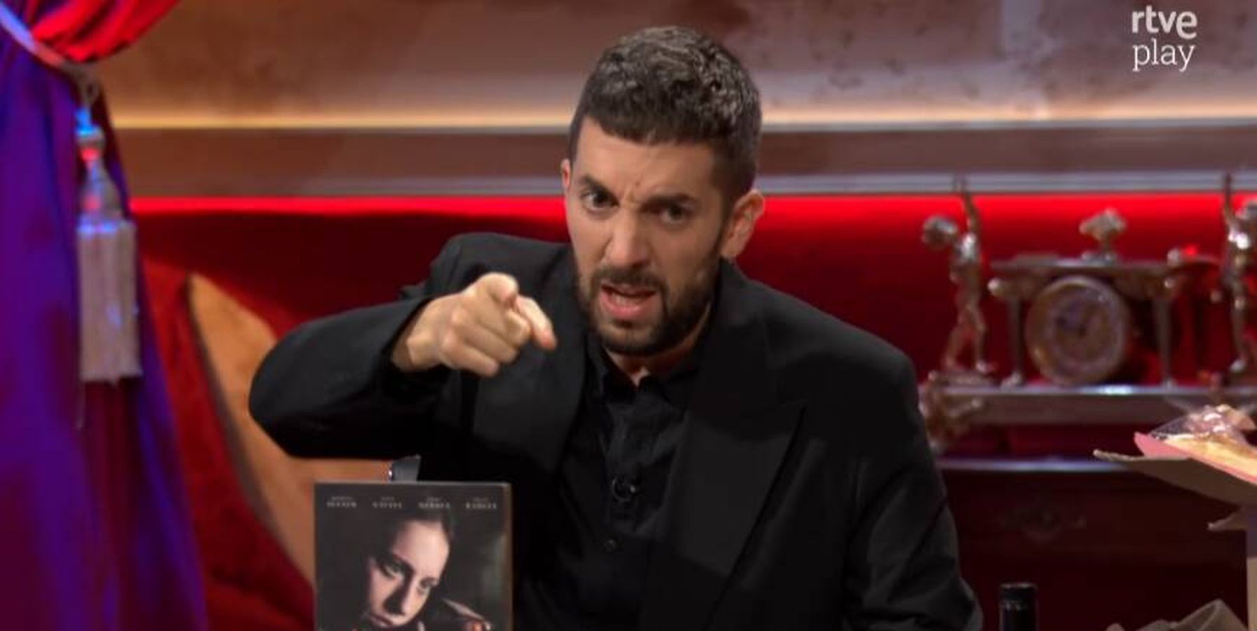 'La revuelta' avisa de un error en sus invitados hoy: anuncia a alguien "muy importante" y aplaza el paso de Ana Peleteiro y Diego González por TVE
