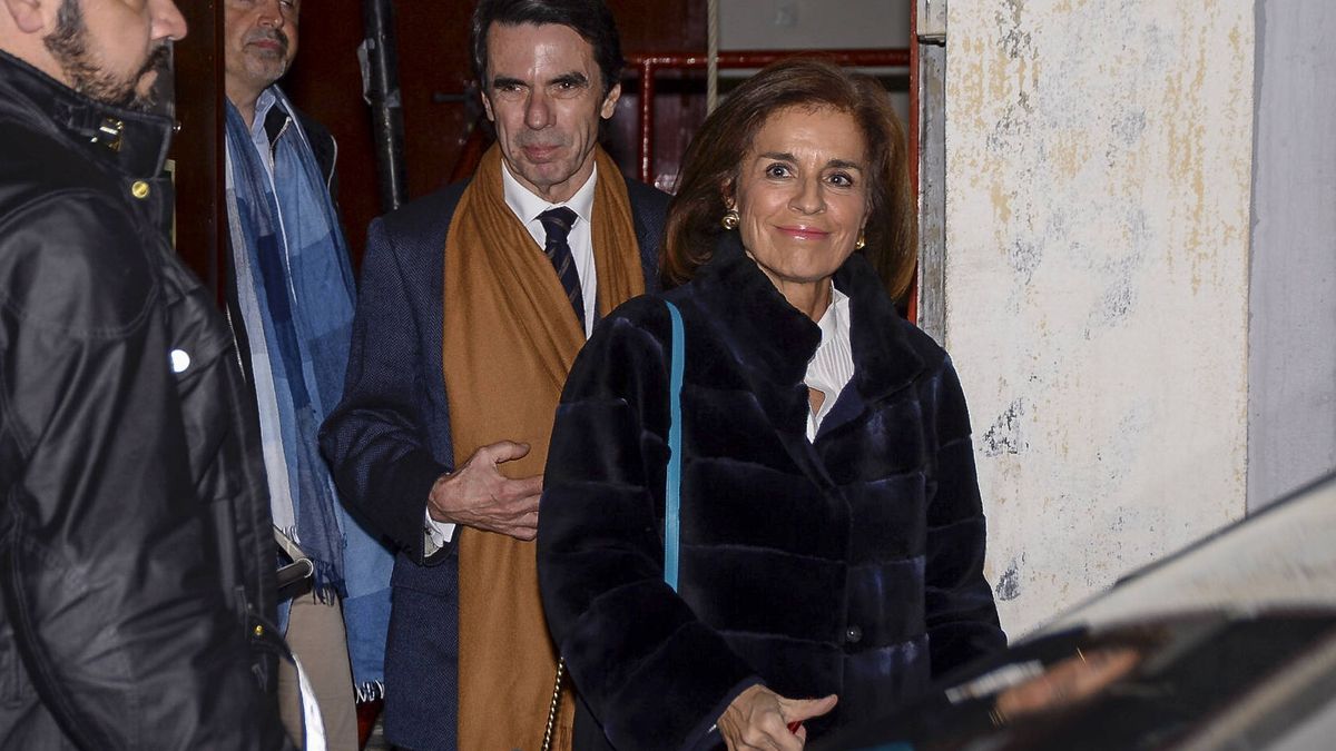 Los Aznar, compañeros de Sarkozy durante el recital de Carla Bruni en Madrid