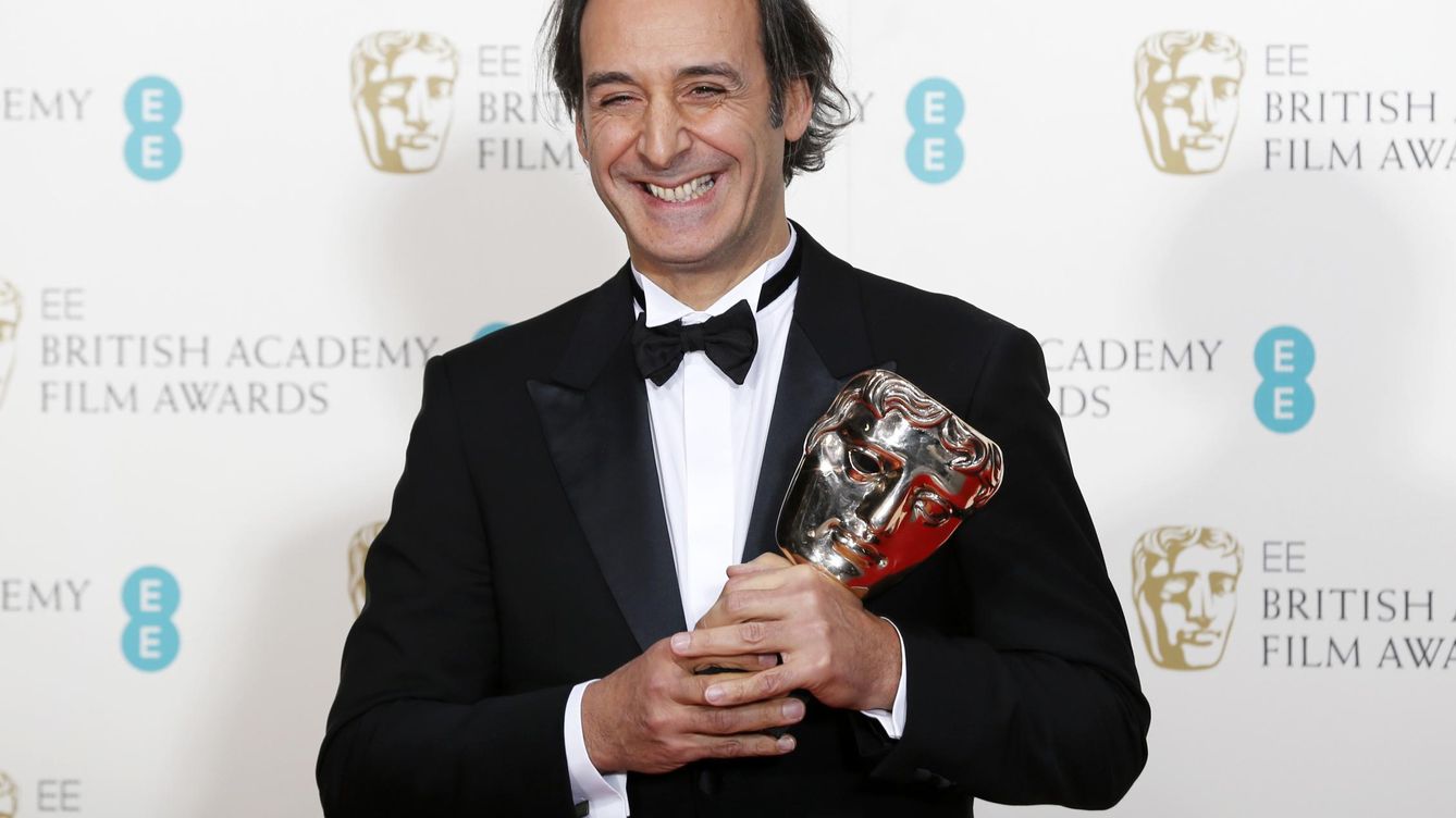 Foto: File photo of composer alexandre desplat celebrating after winning the award for best music for "the grand budapest hotel" at the bafta awards ceremony in london