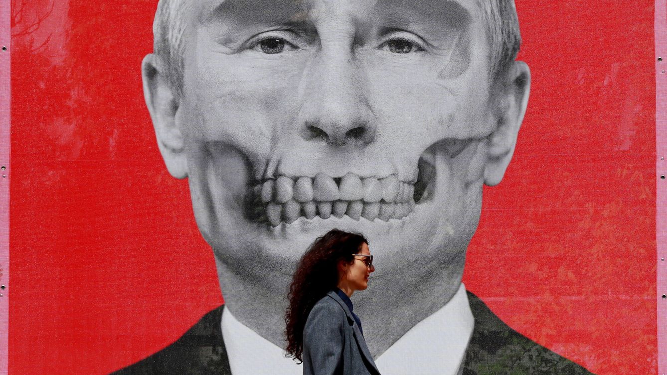 Foto: Retrato del presidente de Rusia, Vladímir Putin, en Bucarest. (EFE/Robert Ghement)