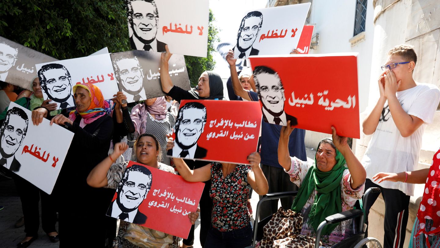 Partidarios de Nabil Karoui piden su liberación. (Reuters)