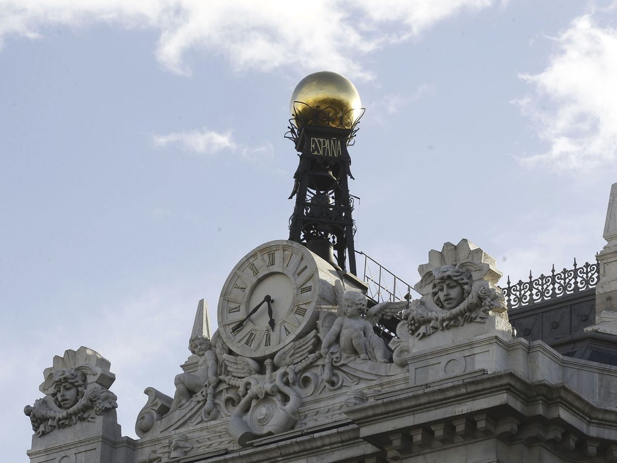 Foto: Reloj en la fachada de la sede del Banco de España. (EFE)