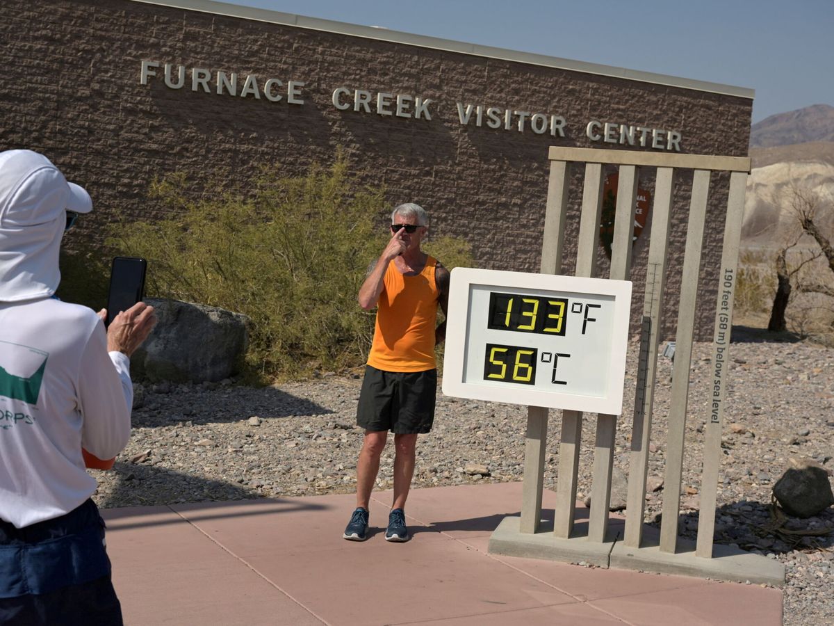 Foto: Imagen del termómetro del Valle de la Muerte, en California (Reuters/Bridget Bennett)