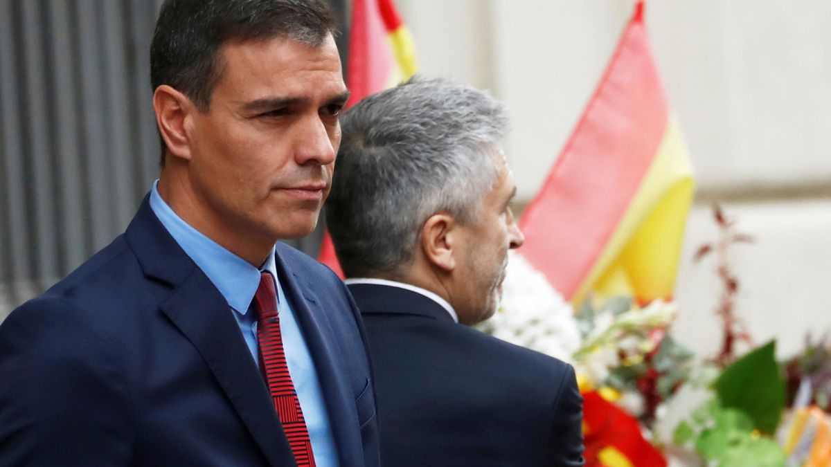 Sánchez visita a los agentes heridos en Barcelona y pide "garantizar la moderación"