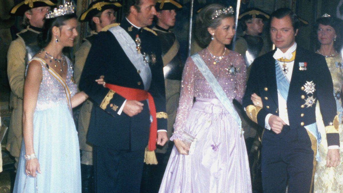 De las tres tiaras al elegante vestuario de la reina Sofía: la visita de los eméritos a Suecia en 1979