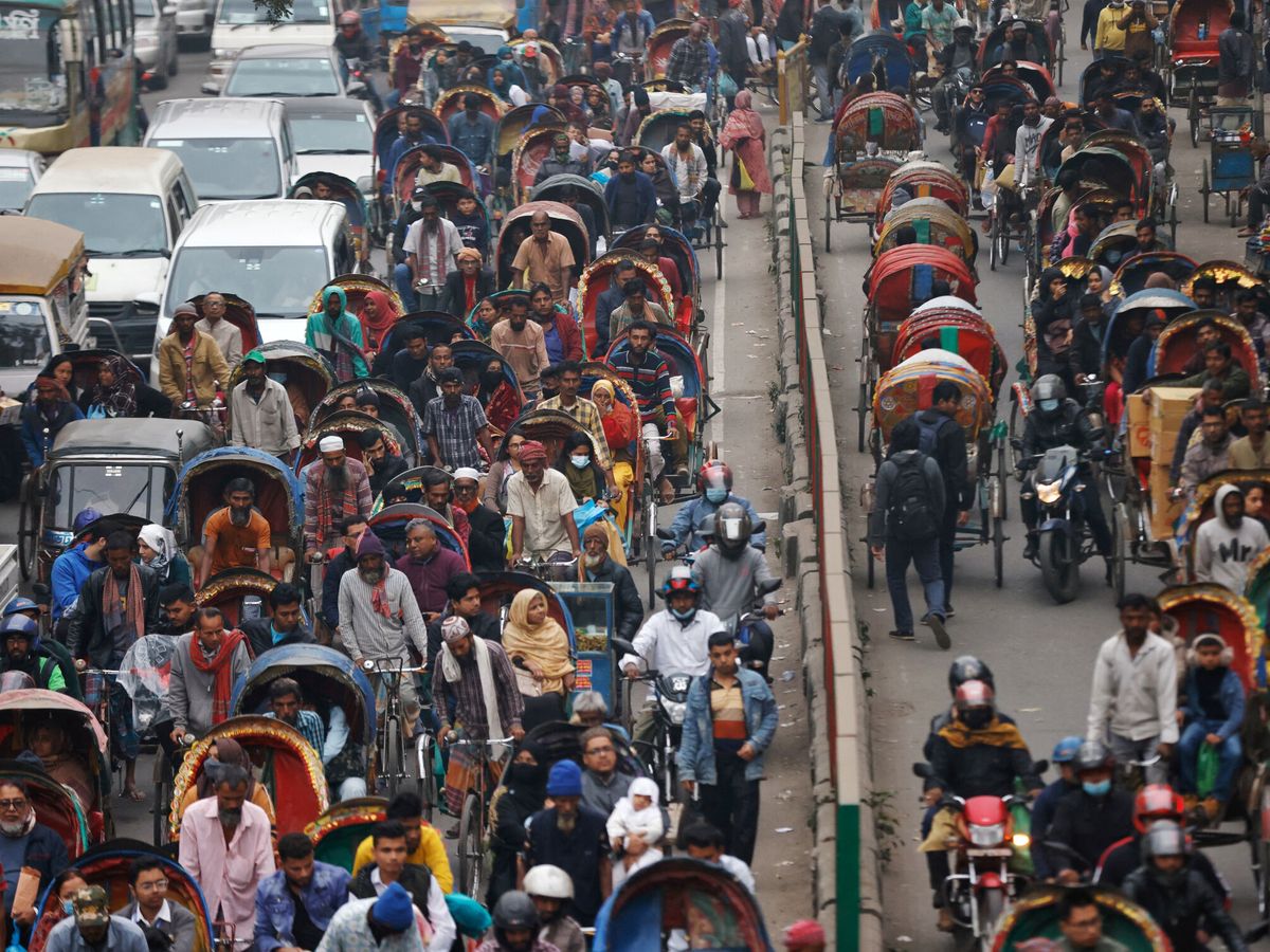 Foto: El tráfico de Dhaka, en Bangladesh. (Reuters/Mohammad Ponir Hossain)