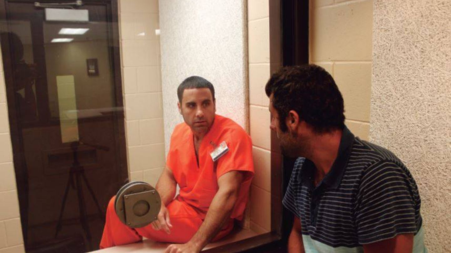 Pablo Ibar charla con Nacho Carretero en el corredor de la muerte, en 2012 (Emilio Navarro)