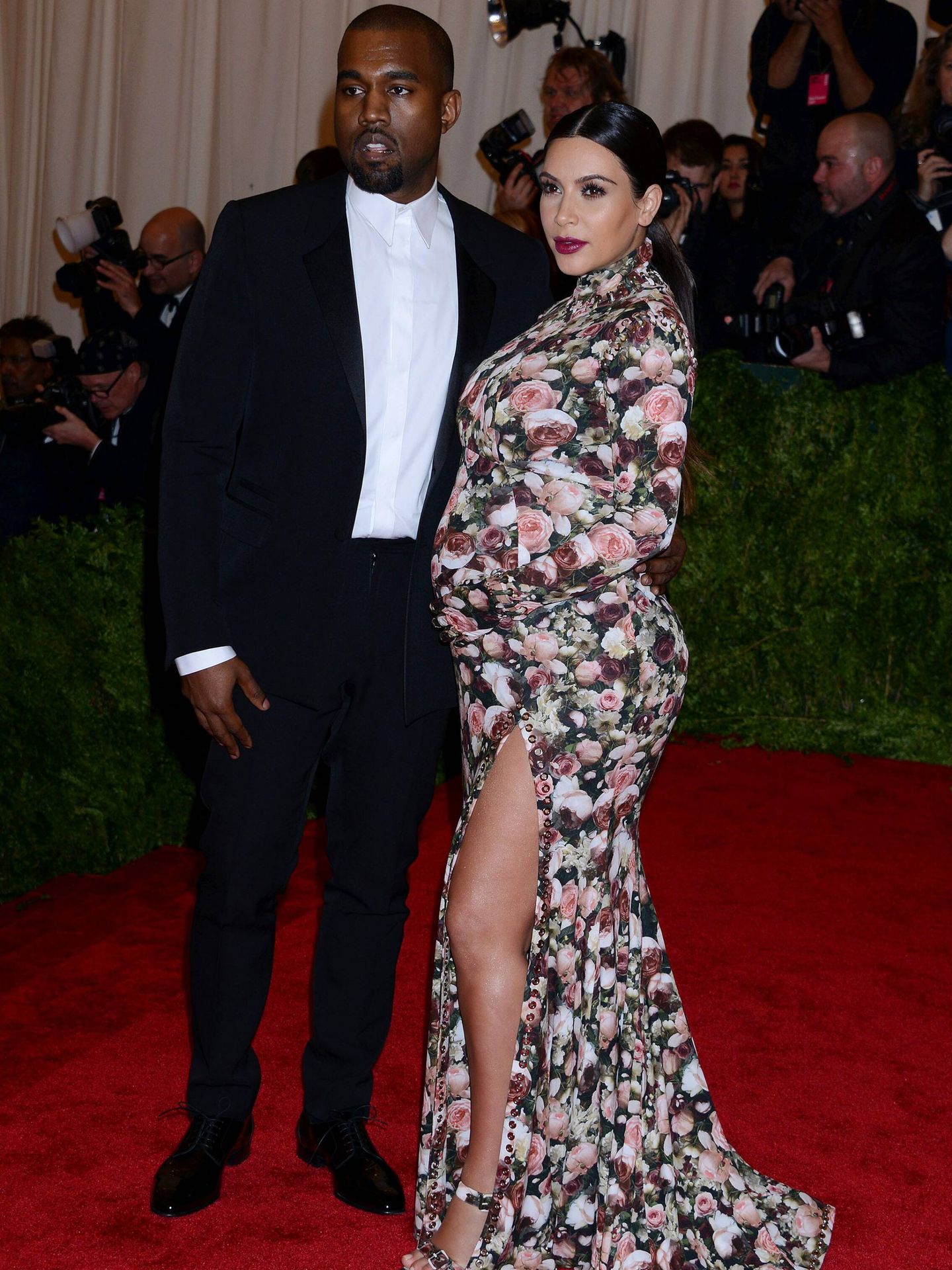Kim Kardashian, con Kanye West en la Met Gala 2013. (Cordon Press)