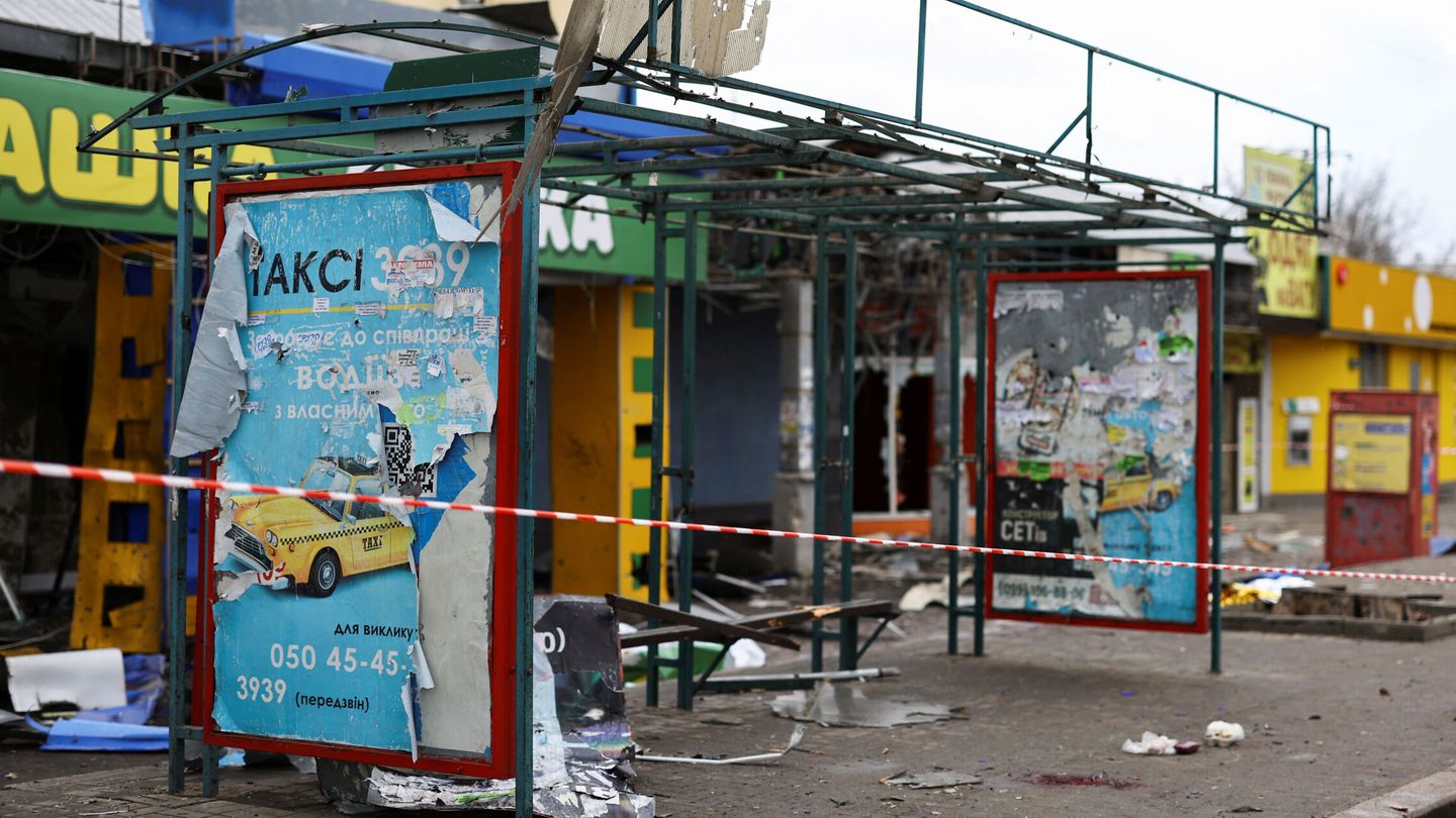 La parada de autobús atacada en Jersón. (Reuters/Lisi Niesner)