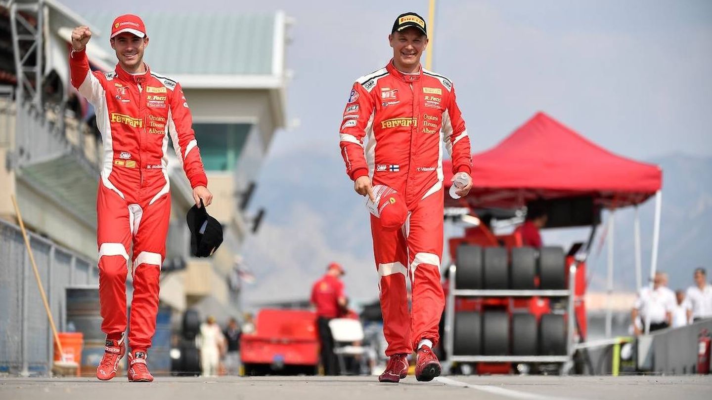 Miguel Molina (i), con los colores de Ferrari en el World Challenge América. (@SROAmerica)