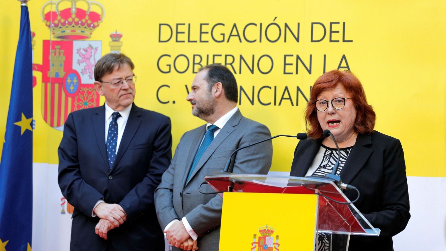 Ximo Puig y José Luis Ábalos, con la delegada del Gobierno en la Comunidad Valenciana, Gloria Calero. (EFE)