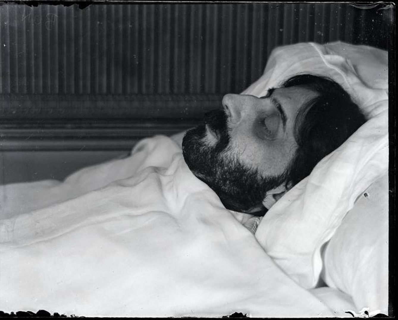 La famosa foto del cadáver de Proust hecha por Man Ray.