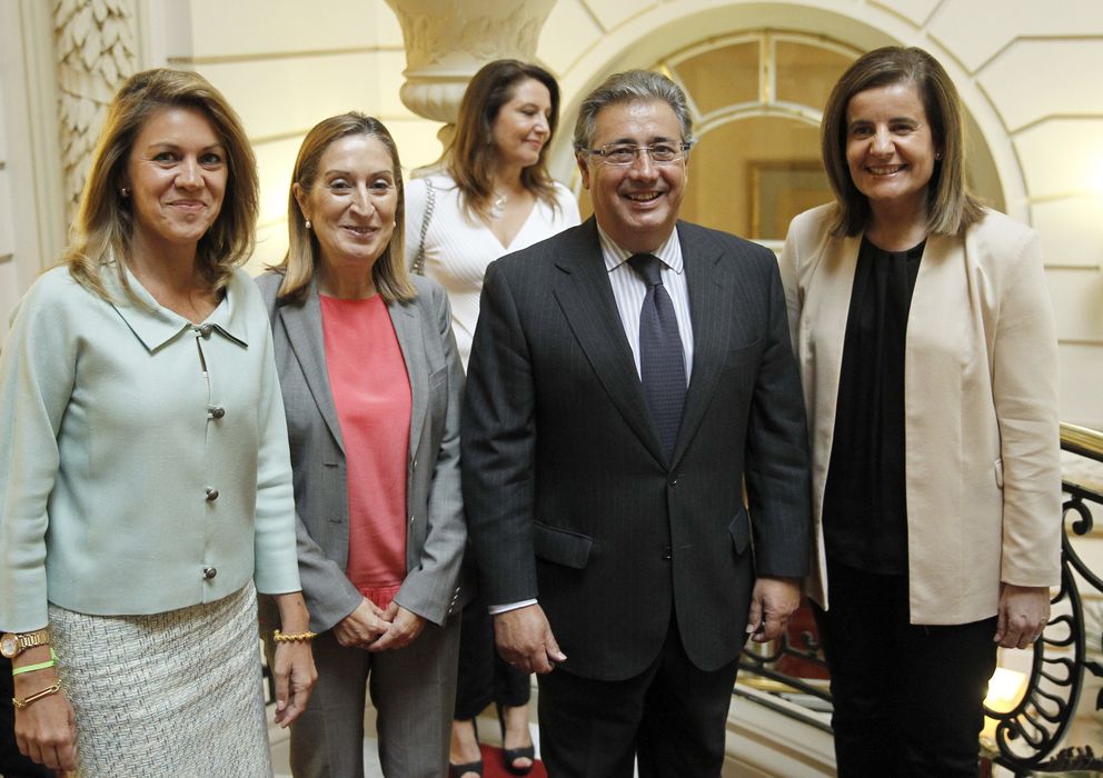 Foto: El  alcalde de Sevilla, Juan Ignacio Zoido (2d), en el almuerzo-coloquio del Foro ACB. (EFE)