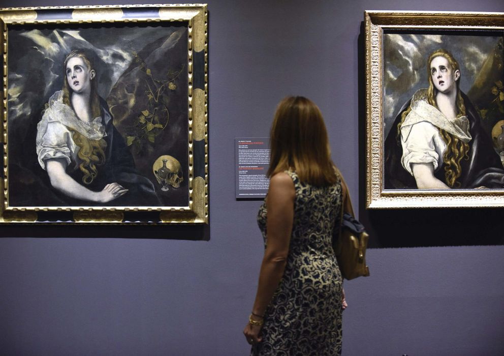 Foto:  Una mujer vista la exposición "El Greco: Arte y Oficio" (EFE)