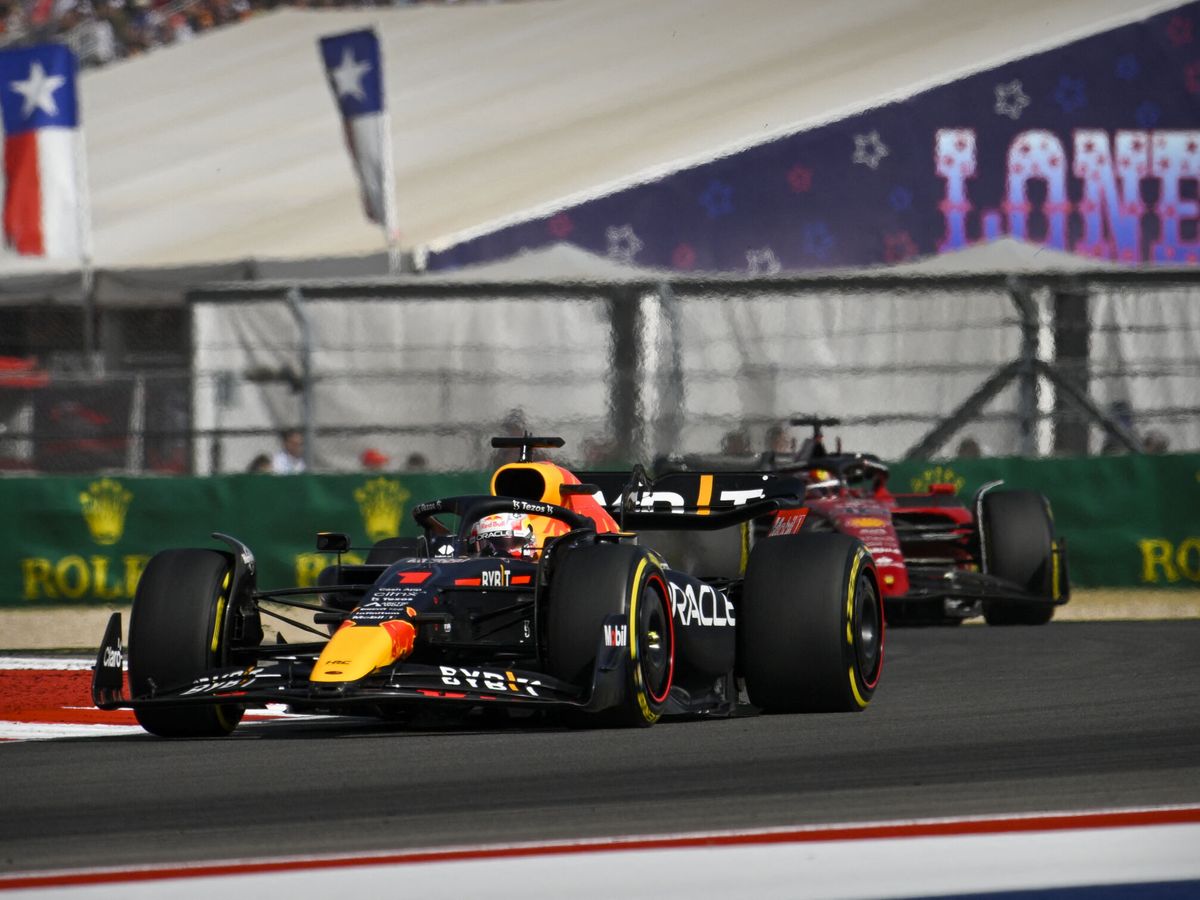 Foto: El Red Bull de Max Verstappen y el Ferrari de Charles Leclerc en el pasado GP de Estados Unidos. (Jerome Miron/USA TODAY Sports).