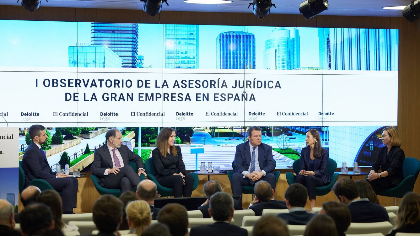 Foto: Mesa debate 'Transformación de la asesoría jurídica de la gran empresa: una mirada hacia al futuro'.