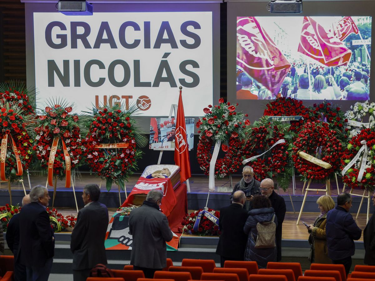 Foto: Capilla ardiente del histórico sindicalista Nicolás Redondo. (EFE/Chema Moya)