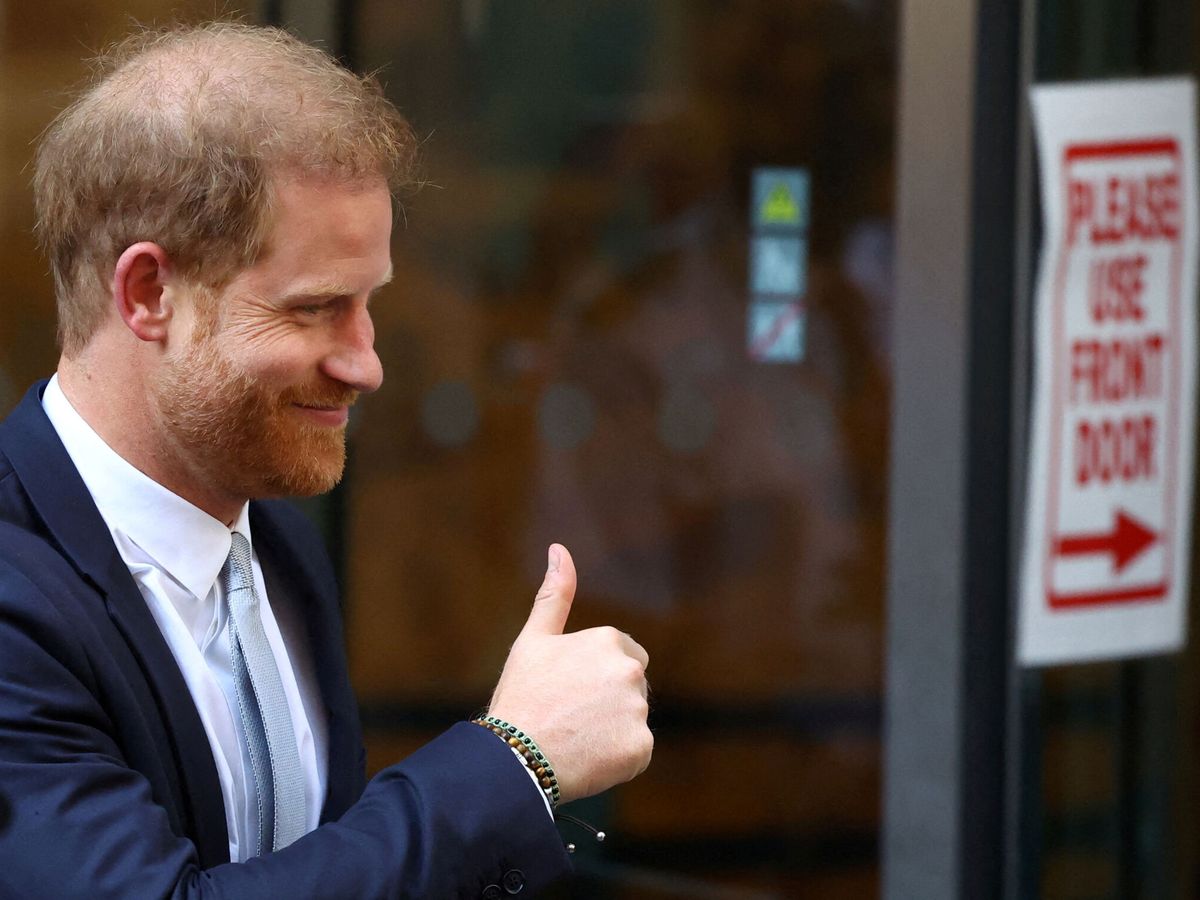 Foto: El príncipe Harry, tras un juicio en Londres. (Reuters/Hannah McKay)