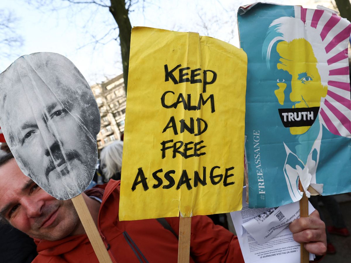 Foto: Manifestación a favor de Julian Assange en Londres. (Rueters/Yves Herman)