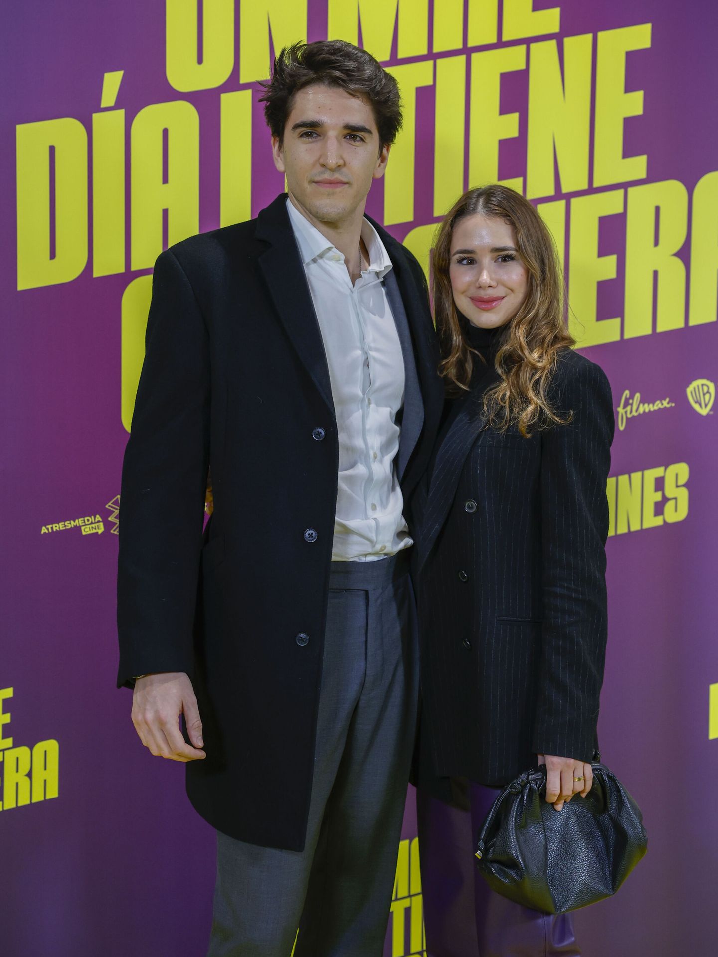 Javier García Obregón y su novia, Eugenia Gil, a su llegada al photocall de la premier de 'Un mal día lo tiene cualquiera'. (EFE/Mariscal)