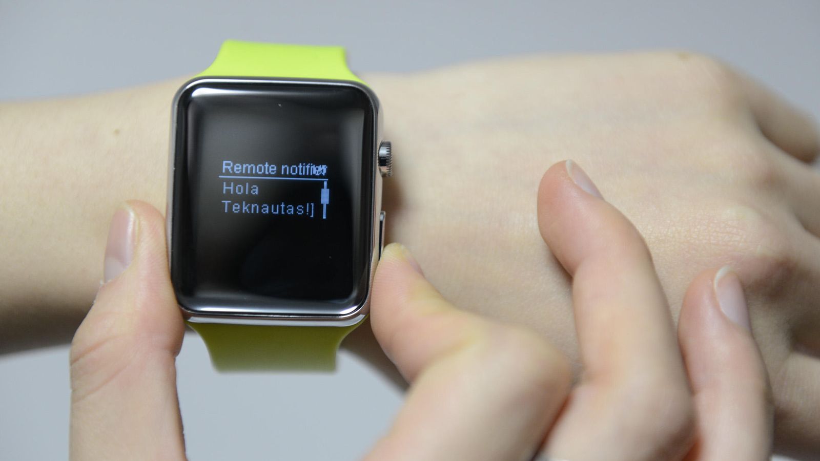 Foto: El D Watch es similar por fuera al reloj de Apple (Foto: Zigor Aldama)