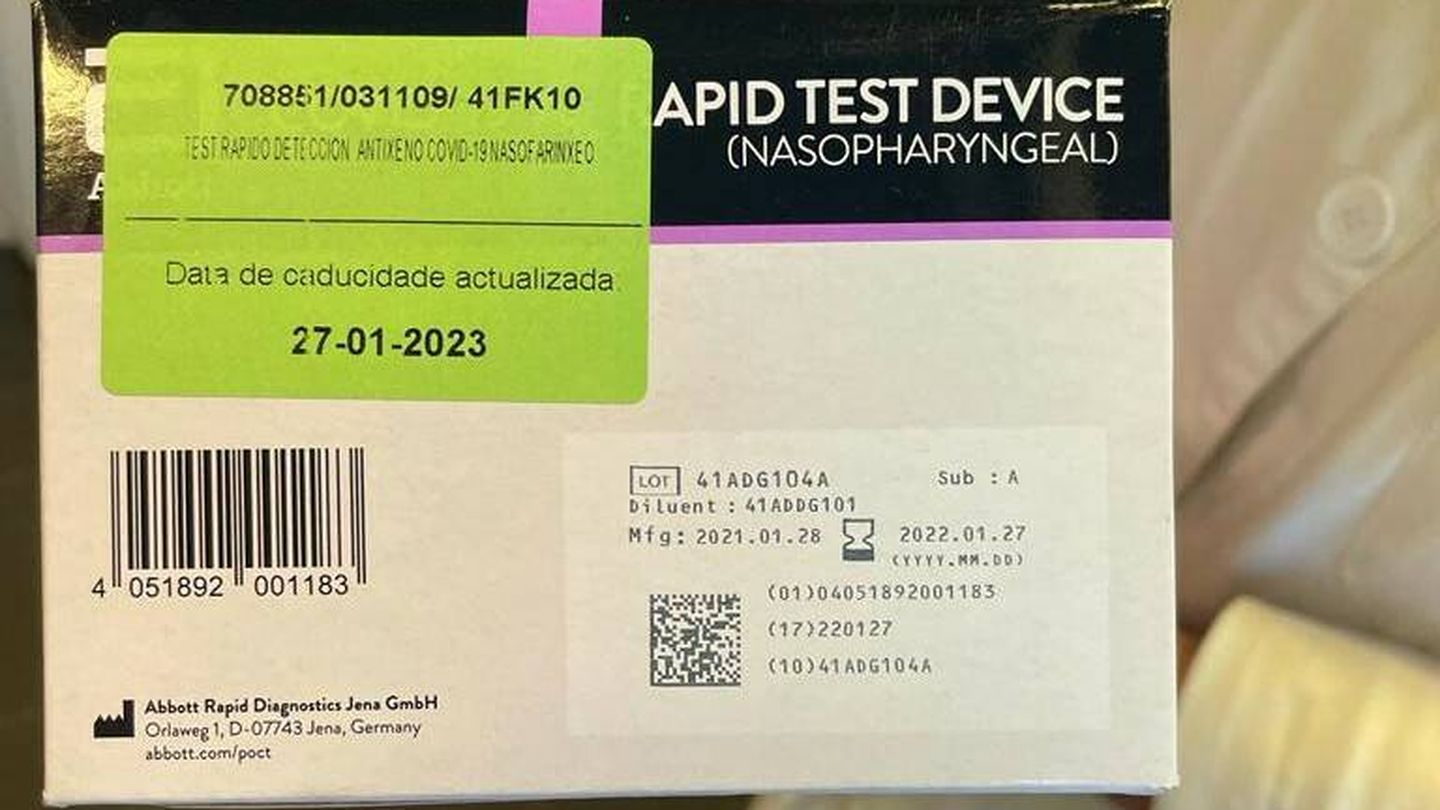 Caja de test de antígenos usados en Atención Primaria en Madrid con fecha de caducidad ampliada. (Cedida)