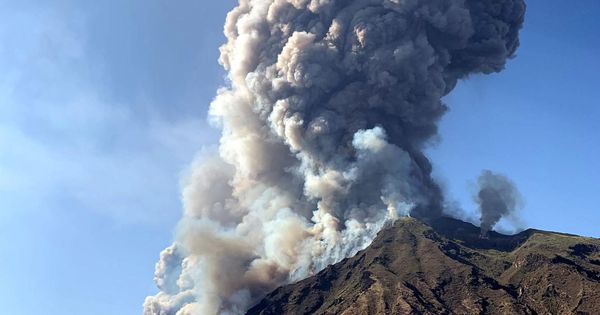 Foto: Erupción del volcán en Italia. (EFE)