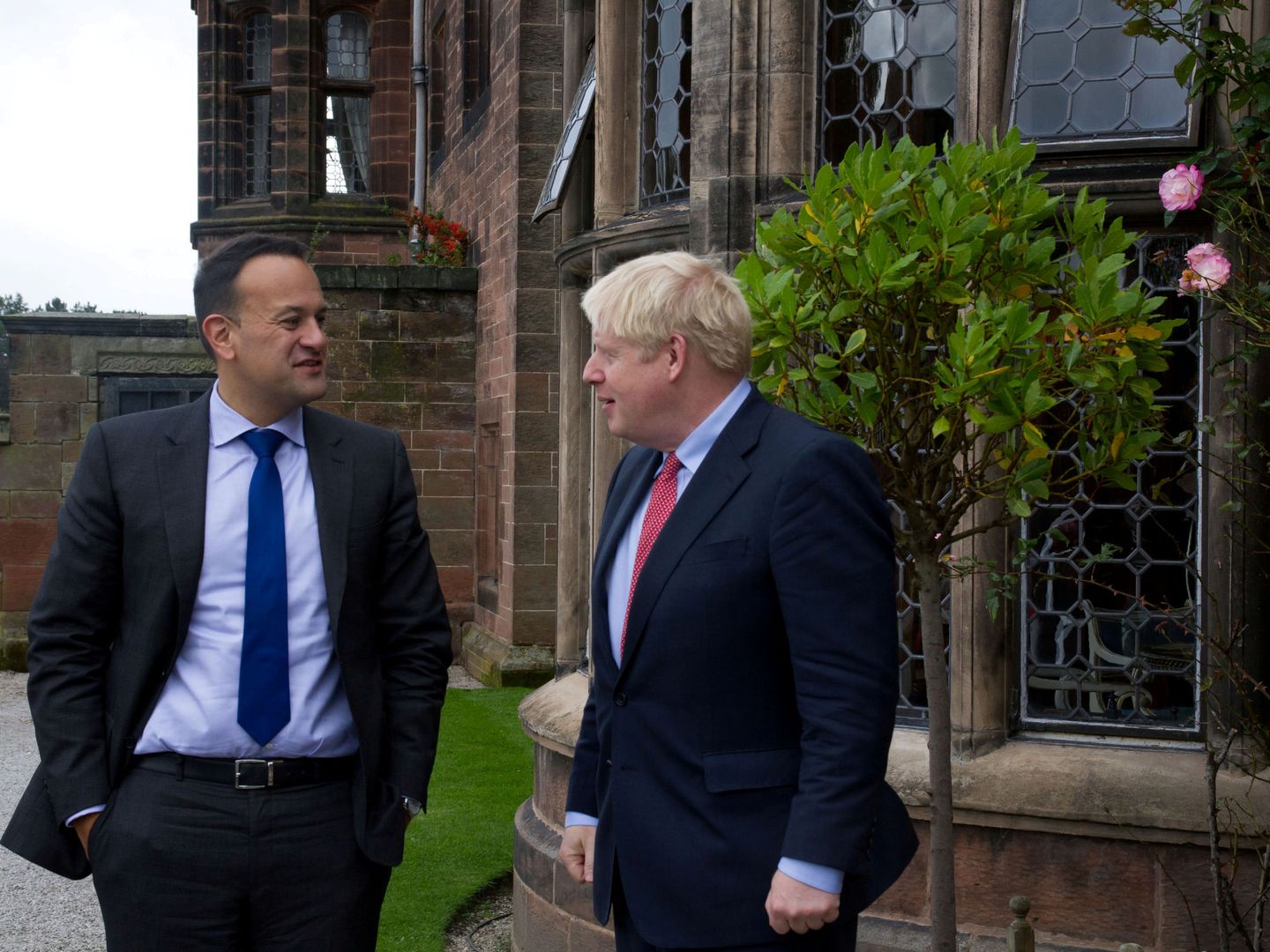 Leo Varadkar y Boris Johnson en Thornton Manor. (Reuters)