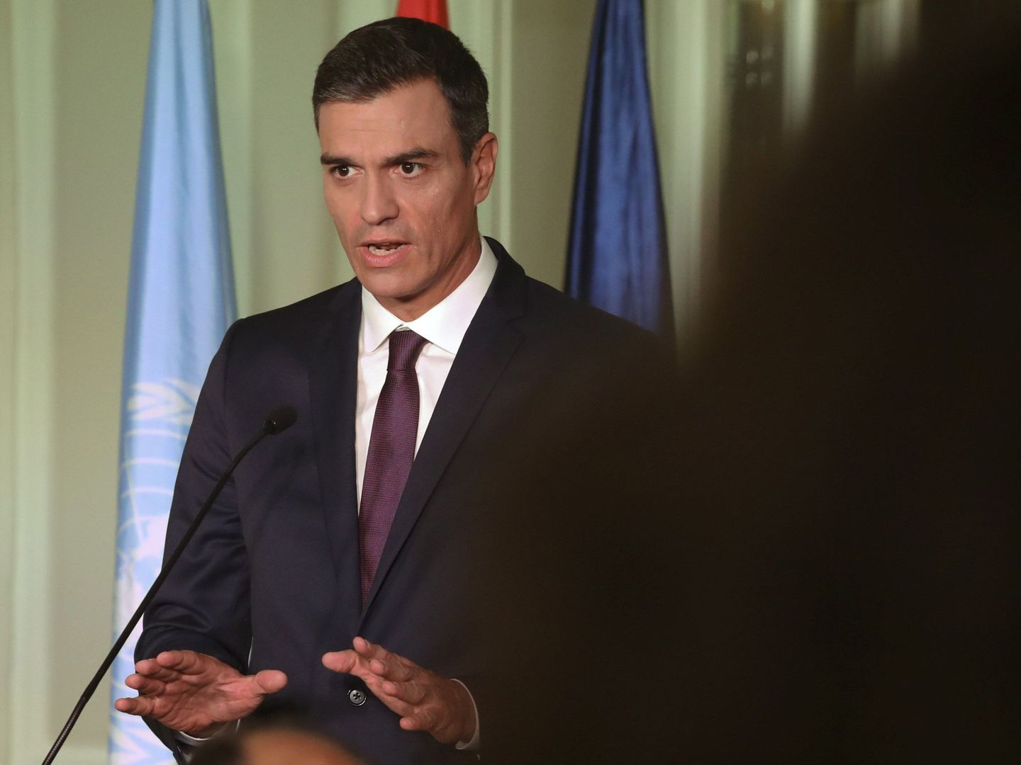 El presidente del Gobierno, Pedro Sánchez, durante su rueda de prensa en la residencia del embajador de la Misión de España en Nueva York, este 26 de septiembre. (EFE)