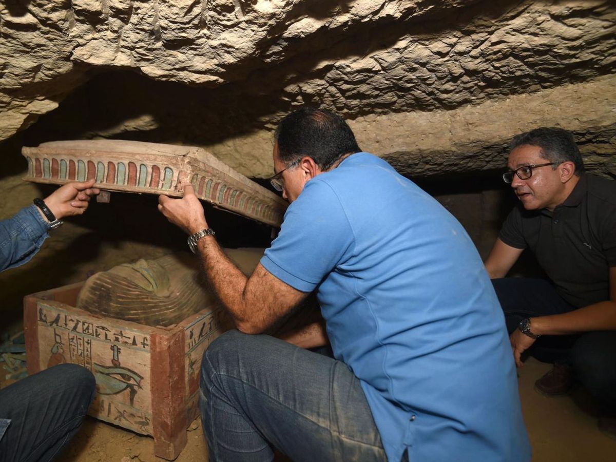 Foto: El ministro de Turismo y Antigüedades de Egipto, Khaled El-Anany, en Saqqara(Foto: EFE)