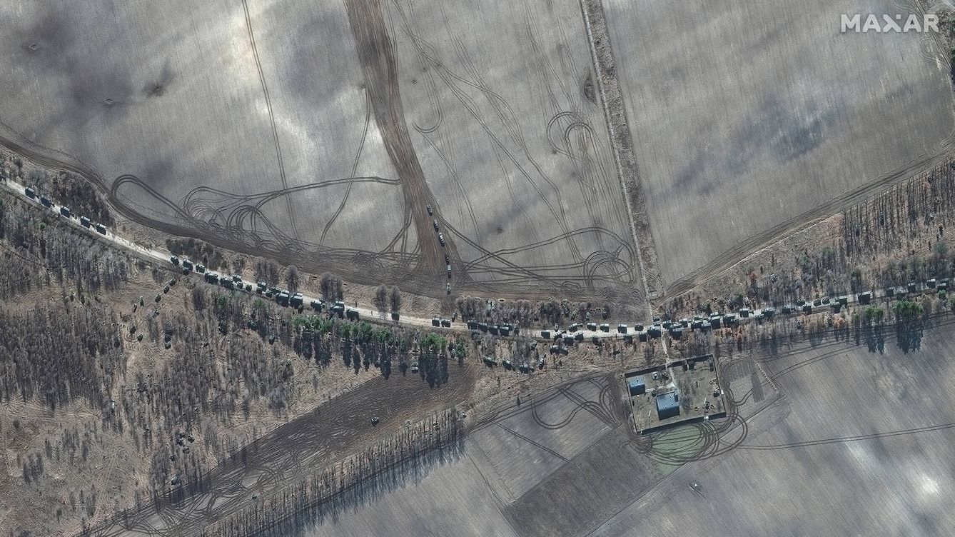 Foto: Imágenes de satélite del convoy militar ruso de más de 60 km hacia Kiev. (Getty/Maxar)