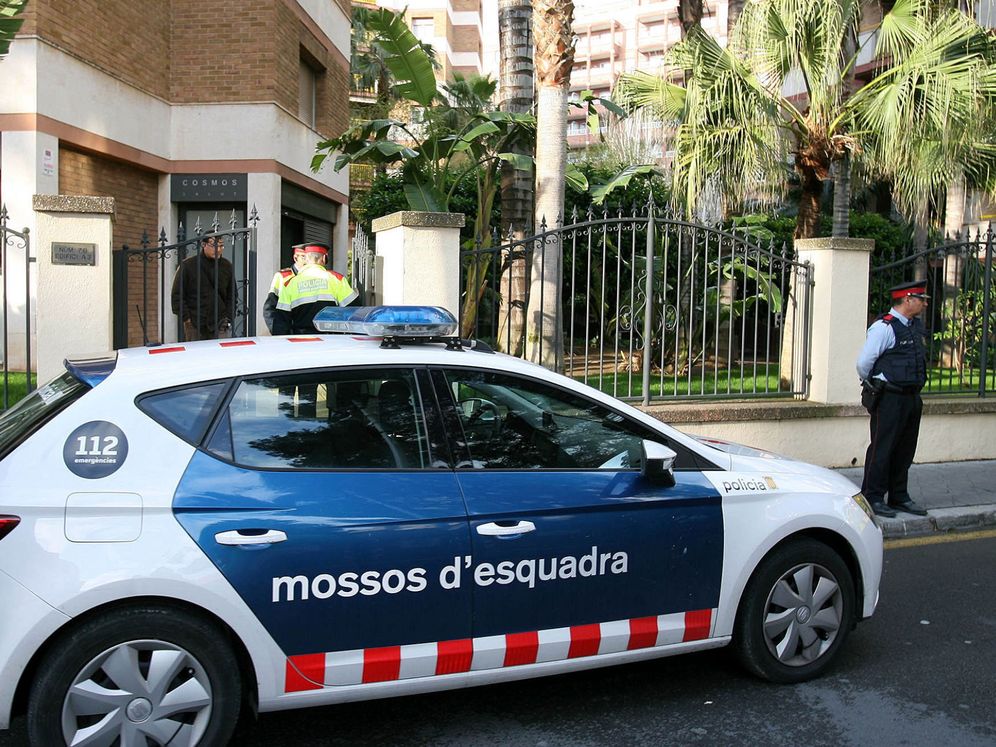Foto: Un vehículo de los Mossos d'Esquadra en Tarragona (EFE)