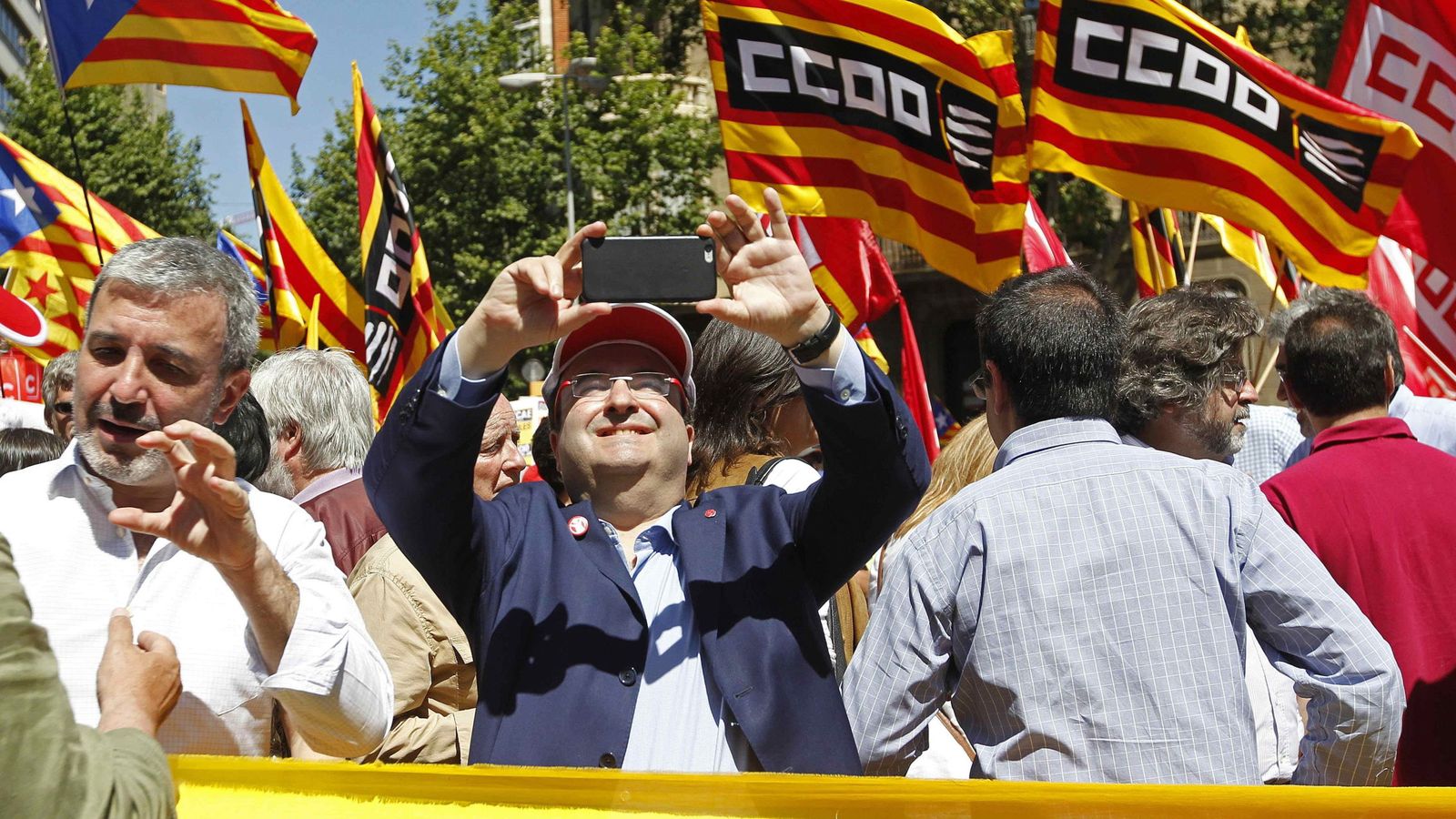 Foto: El líder del PSC, Miquel Iceta, durante la manifestación en contra de la suspensión de diversas leyes catalanas por parte del Tribunal Constitucional. (EFE)